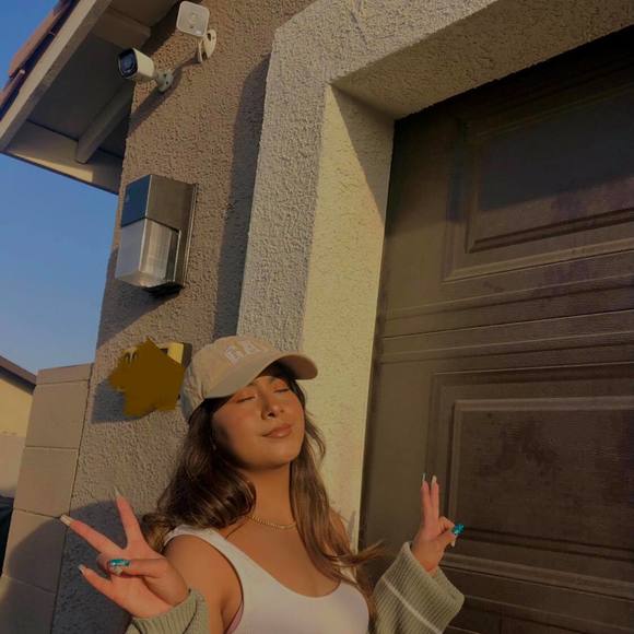 Meet your Posher, Rivera - Picture 1 of 1